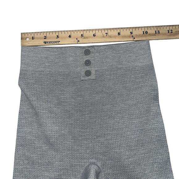 Fabletics Sz XS Gray Cable Knit 7/8 Legging - Picture 8 of 10